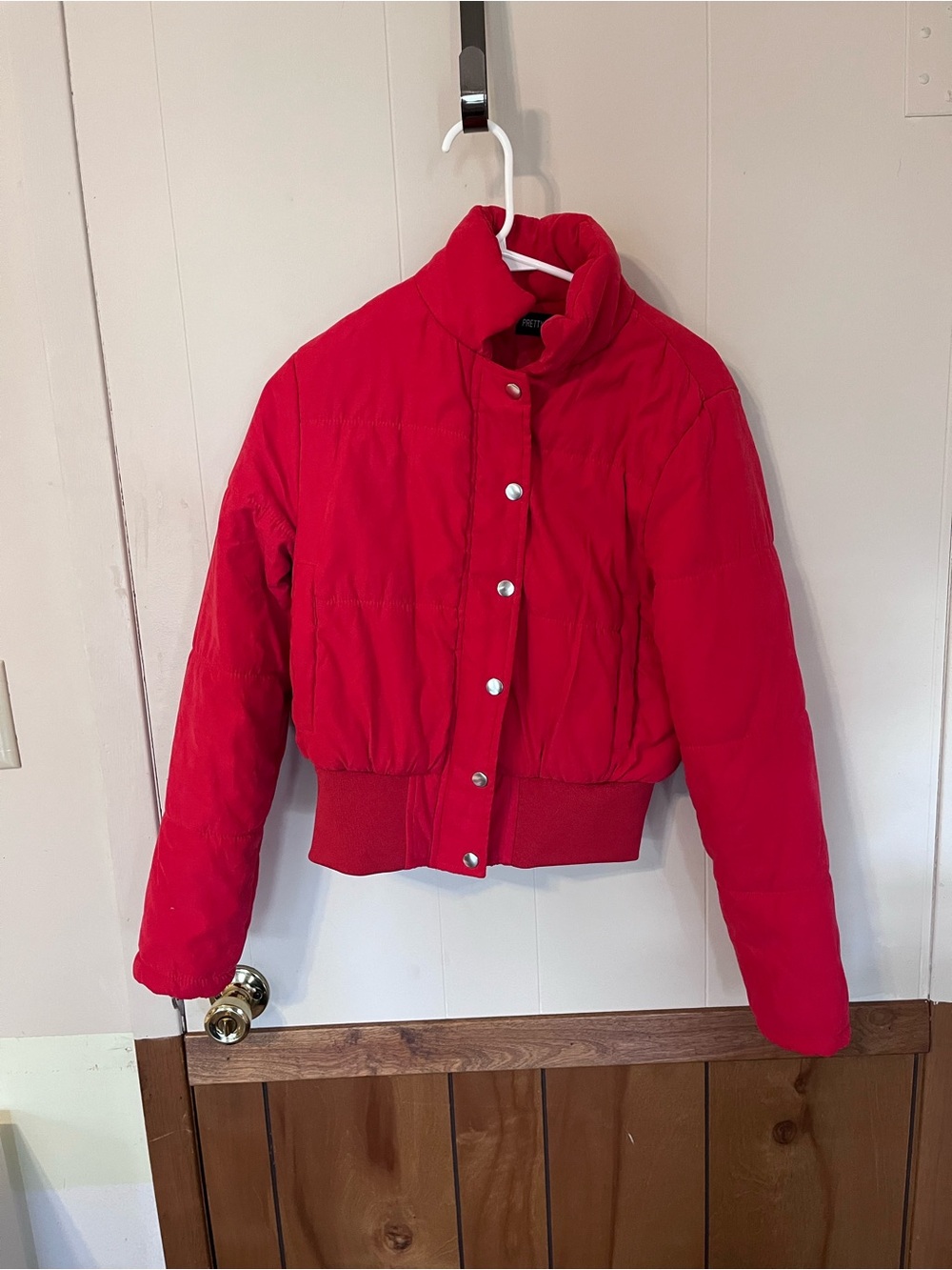 PrettyLittleThing Bright Red Cropped Puffer